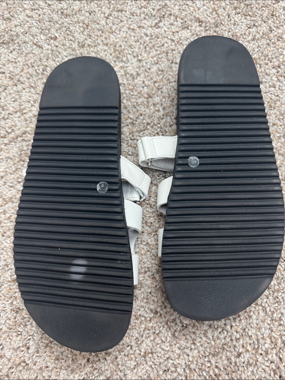 Steve Madden White and Sheln Tan Sandal Duo - Picture 6 of 12
